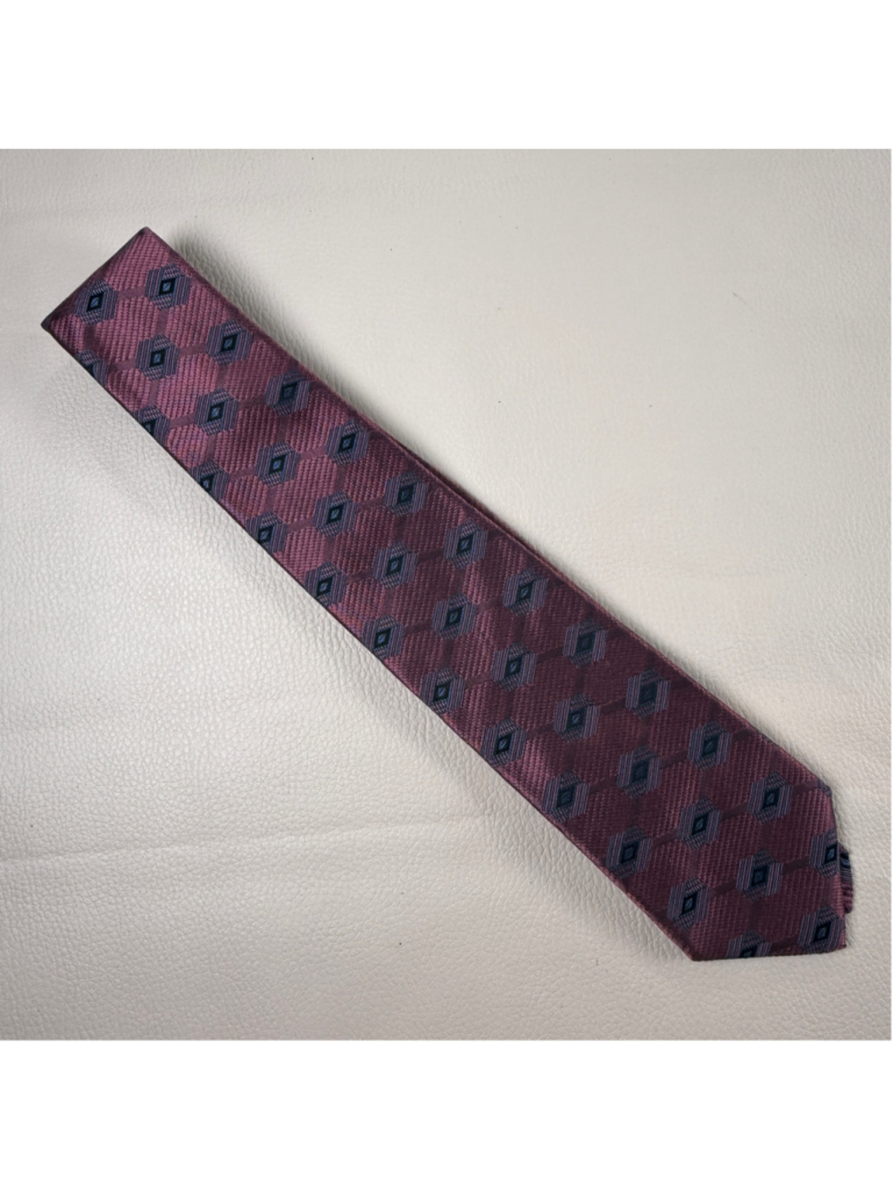 John Henry Men’s Silk Tie Mauve Burgundy Blue Geometric Necktie 3.5”